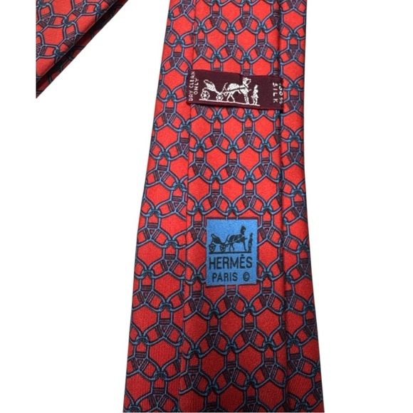 HERMÈS Paris Geometric Link Red and Blue Pattern 7075 OA Silk Tie - Picture 5 of 8